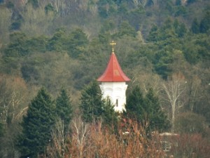 Biserica_ortodoxa_Berlin_Kirchturm_mic